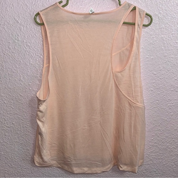 Under Armour women’s XL peach tank top - Picture 3 of 3